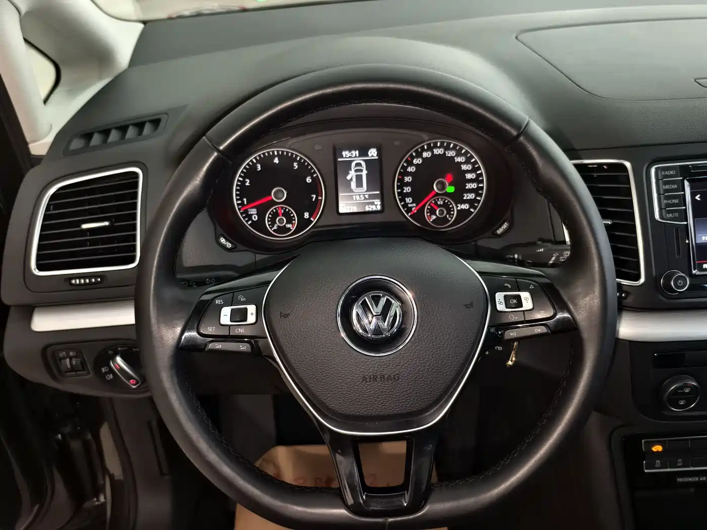 Volkswagen Sharan 2016 380TSI Comfort 7-seater фото 8