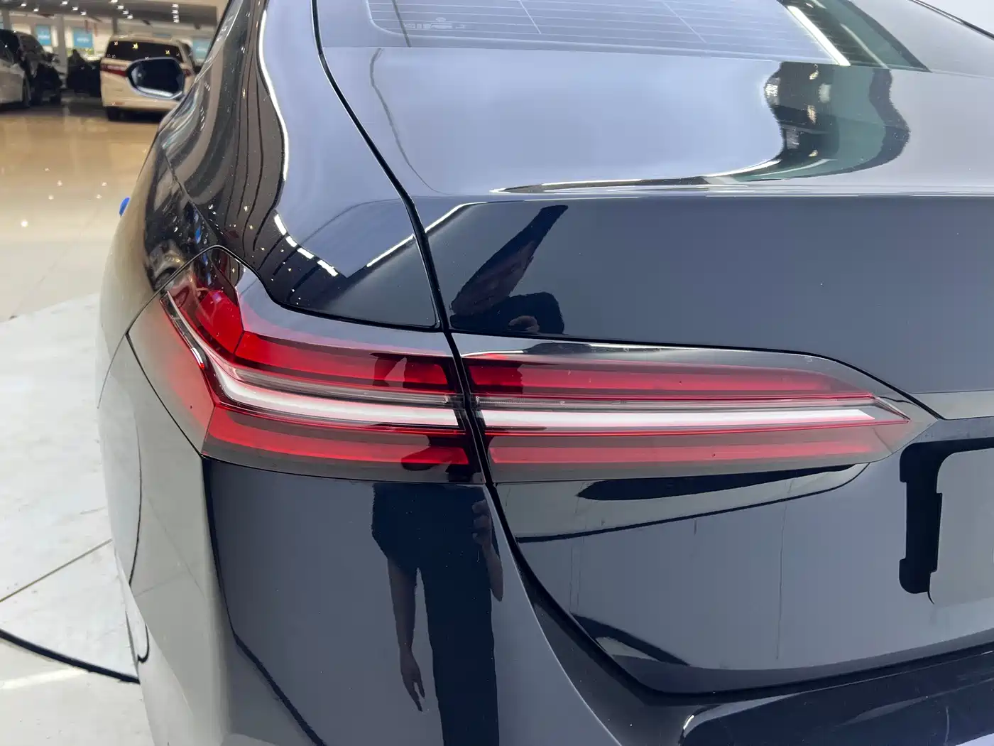 BMW 5 Series 2025 530Li Leading M Sport Package фото 20