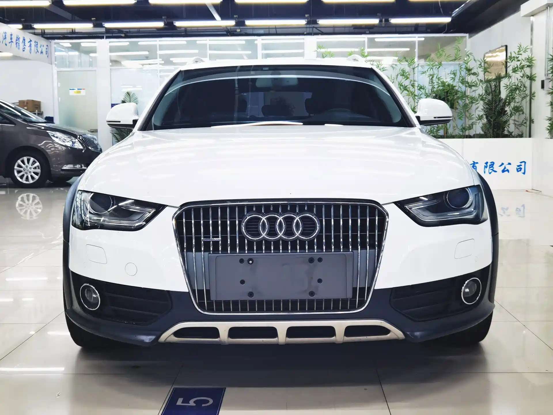 Фото 2 - Audi A4 (Import)