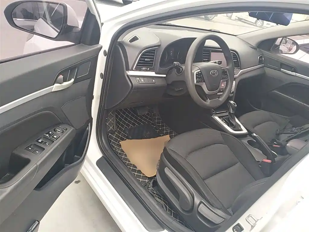 Hyundai Elantra 2016 Model 1.6L Automatic Smart Elite фото 16