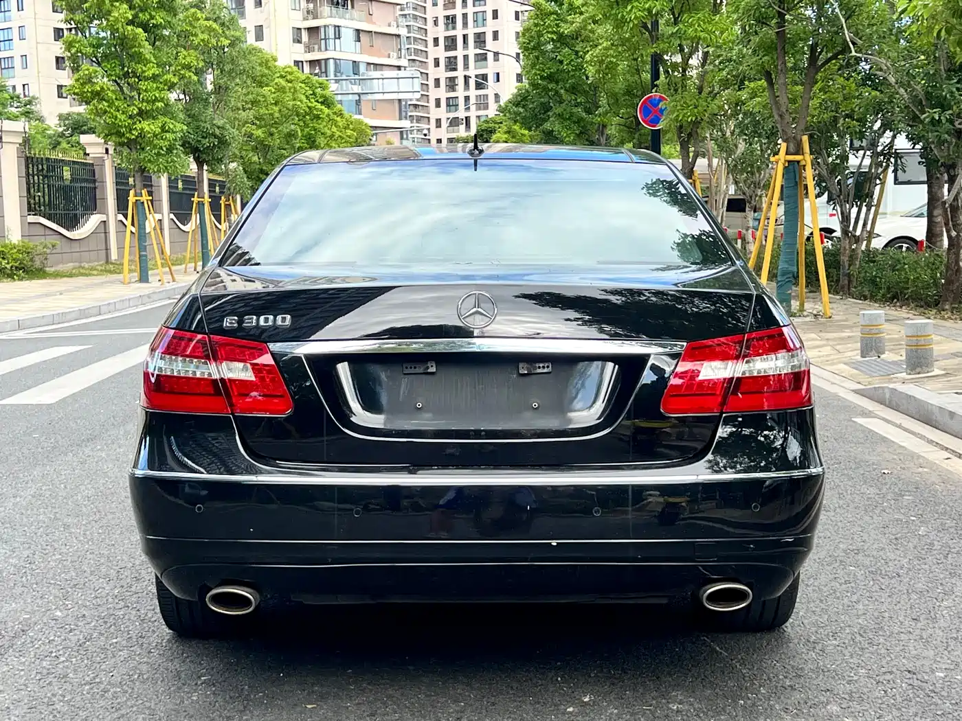 Mercedes-Benz E-Class 2012 E 300 L Fashion фото 6