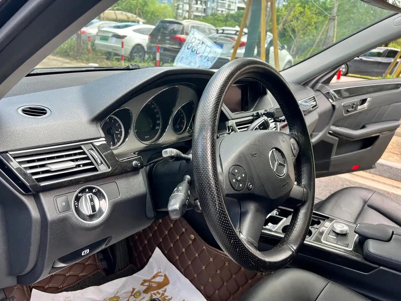 Mercedes-Benz E-Class 2012 E 300 L Fashion фото 21