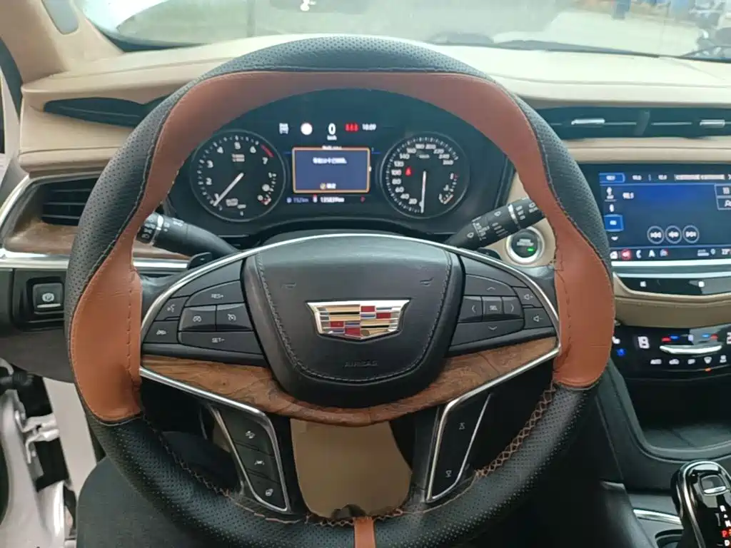 صورة 11 - Cadillac XT5