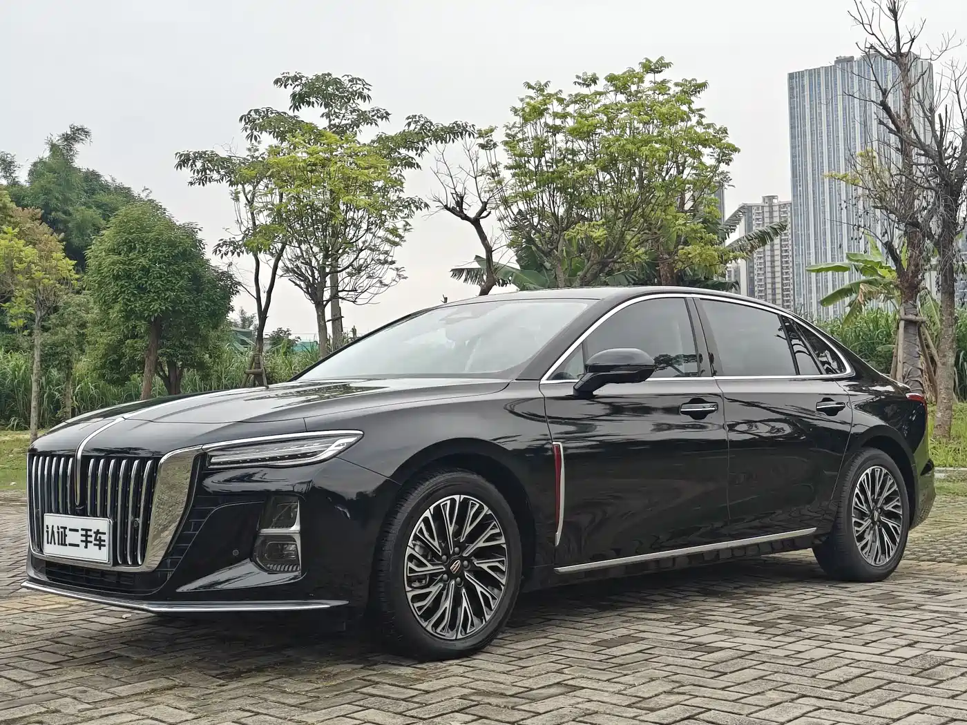 Hongqi H5 2024 2.0T Automatic Smart Connect Flag Smooth Edition