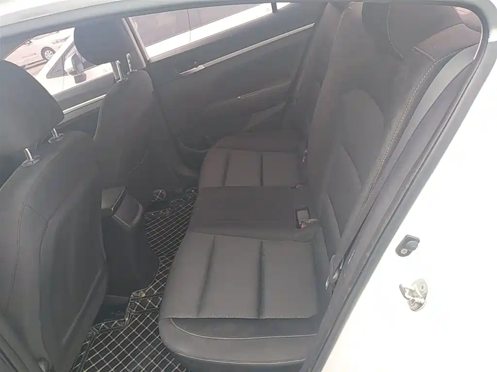 Hyundai Elantra 2016 Model 1.6L Automatic Smart Elite фото 17
