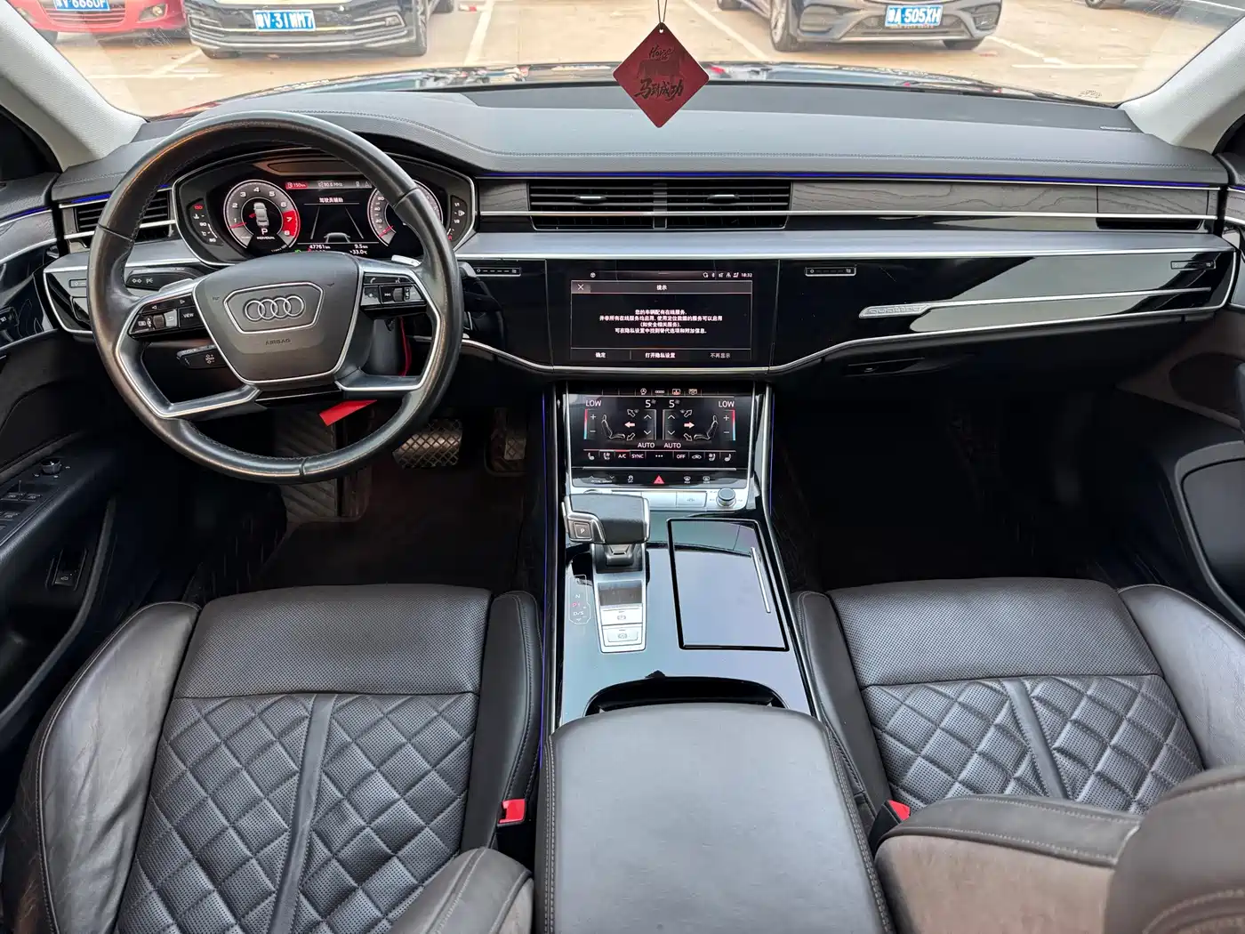 Photo 17 - Audi A8