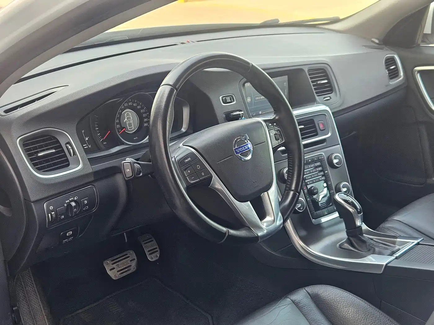 Volvo V60 2013 2014 T5 Zhiyi Edition