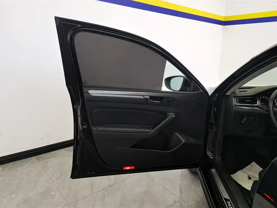Volkswagen Passat 2017 330TSI DSG Prestige фото 7