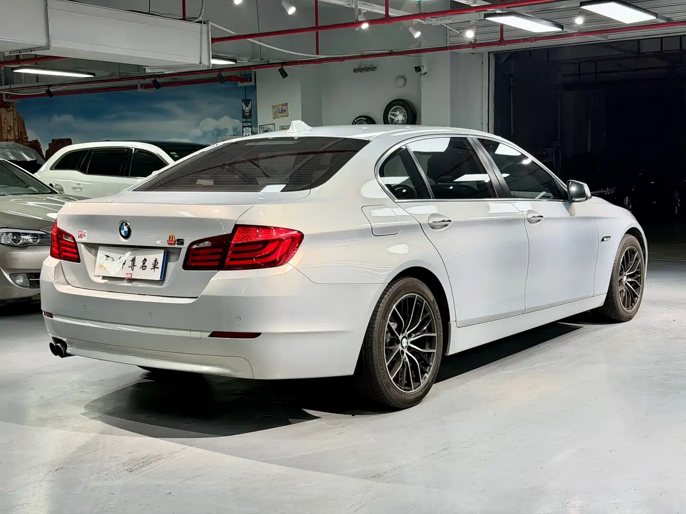 BMW 5 Series 2011 528Li Luxury фото 7