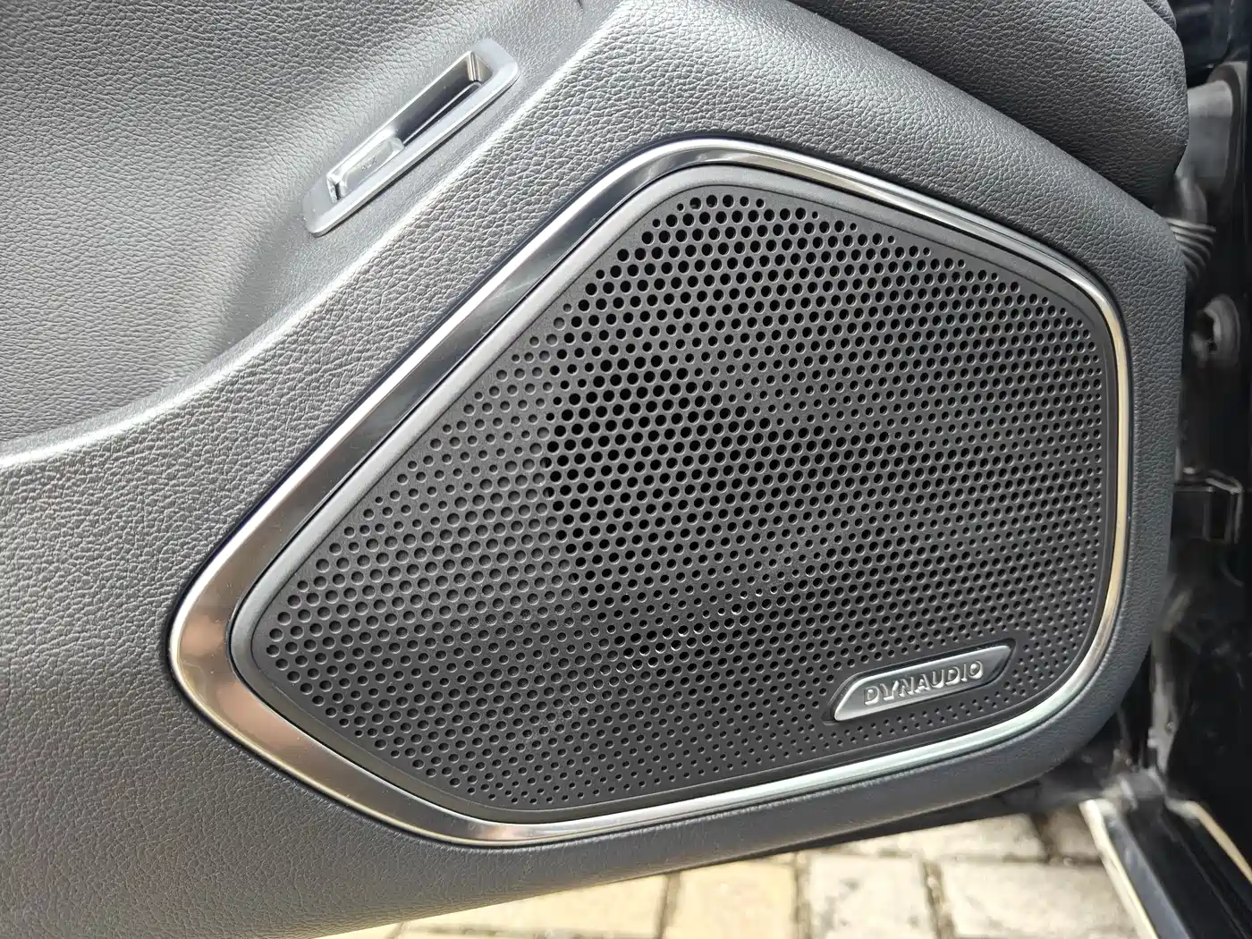 Hongqi H5 2024 2.0T Automatic Smart Connect Flag Smooth Edition фото 17