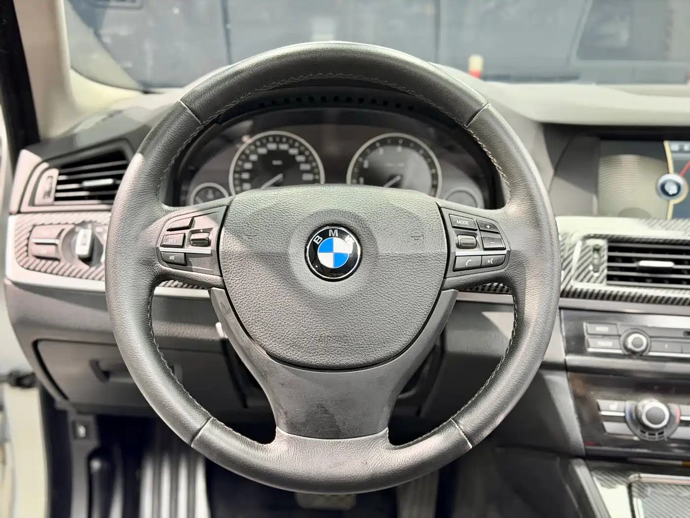 BMW 5 Series 2011 528Li Luxury фото 16