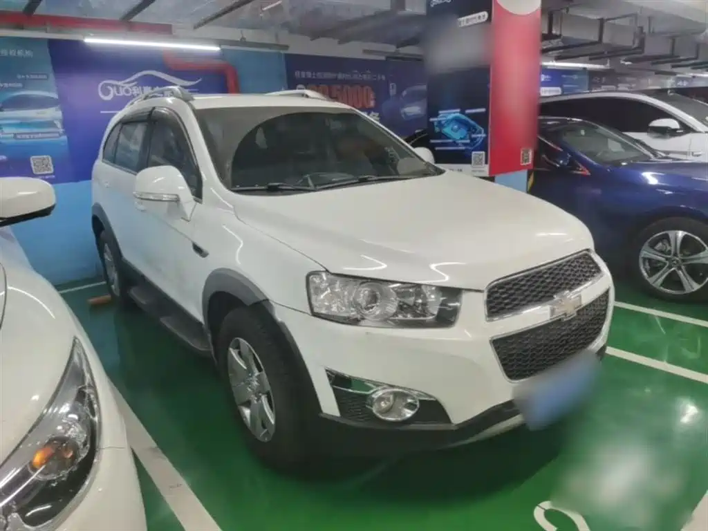 Chevrolet Captiva 2014 2.4L 2WD Urban 5-seater фото 4