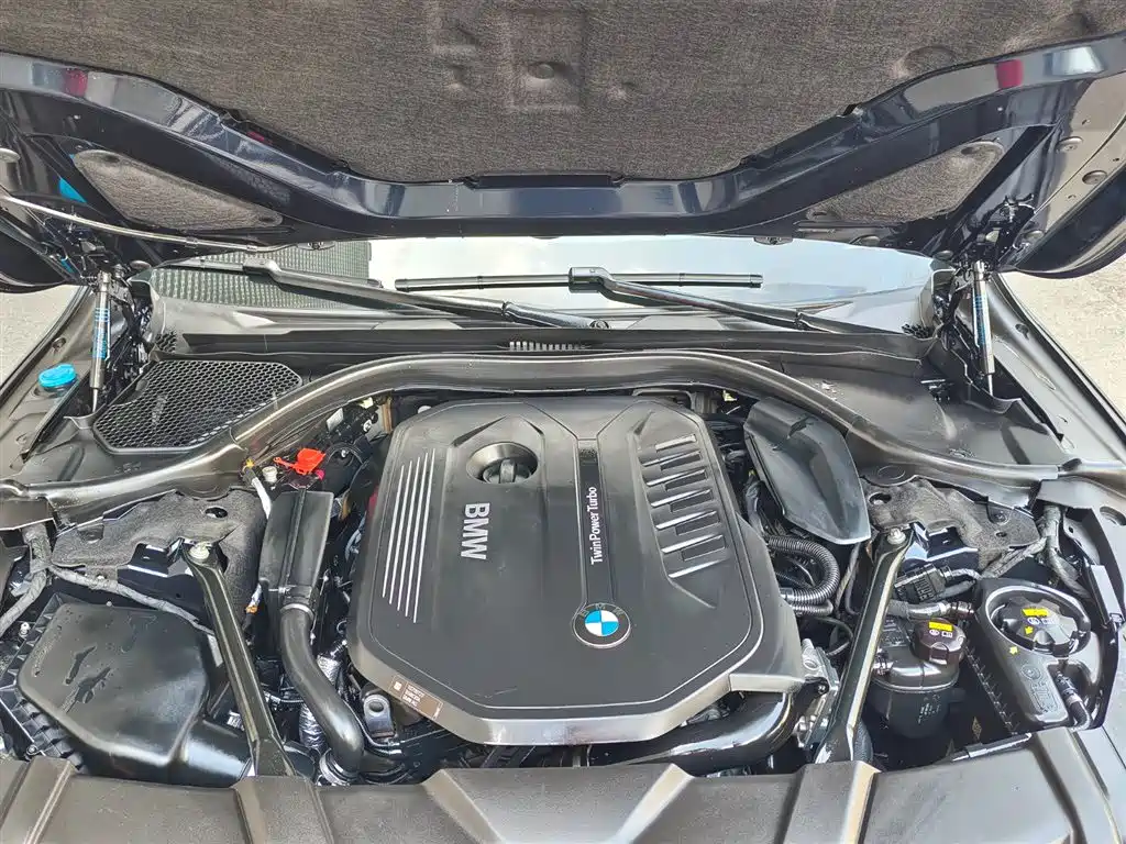 BMW 7 Series 2016 740Li Leading Edition фото 25