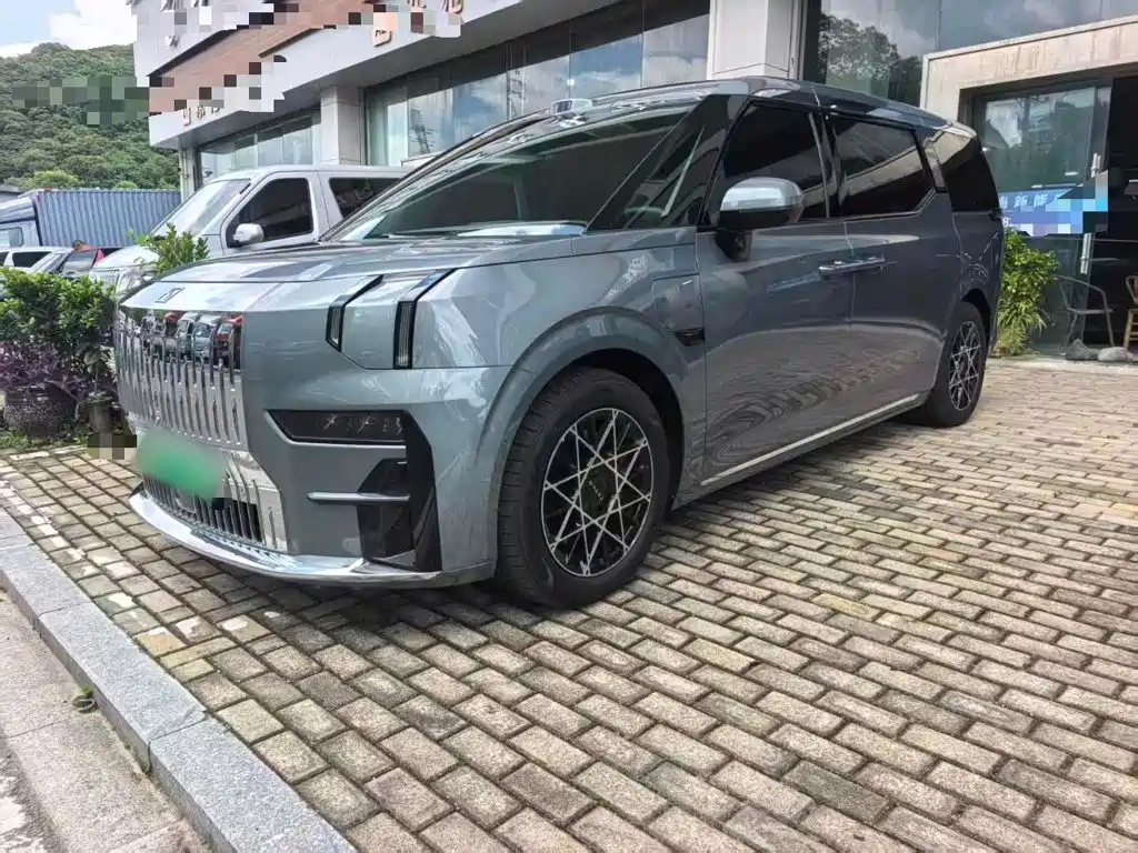  ZEEKR Zeekr 009 2024 6-seat Executive AWD 108kWh