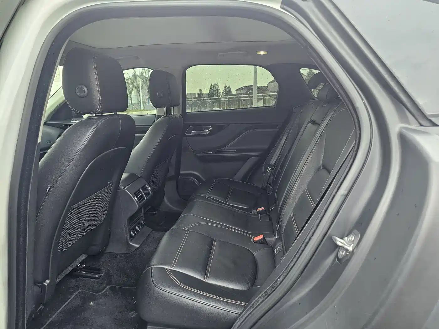 Photo 6 - Jaguar F-PACE