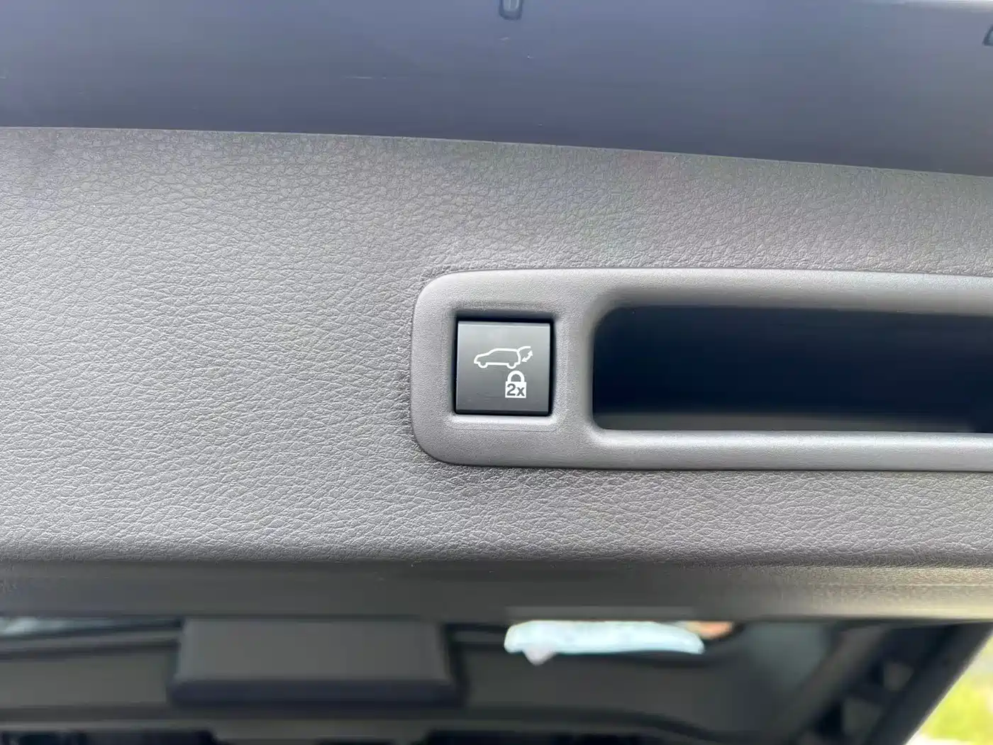Toyota Granvia 2024 2.5L Hybrid Premium PLUS фото 15