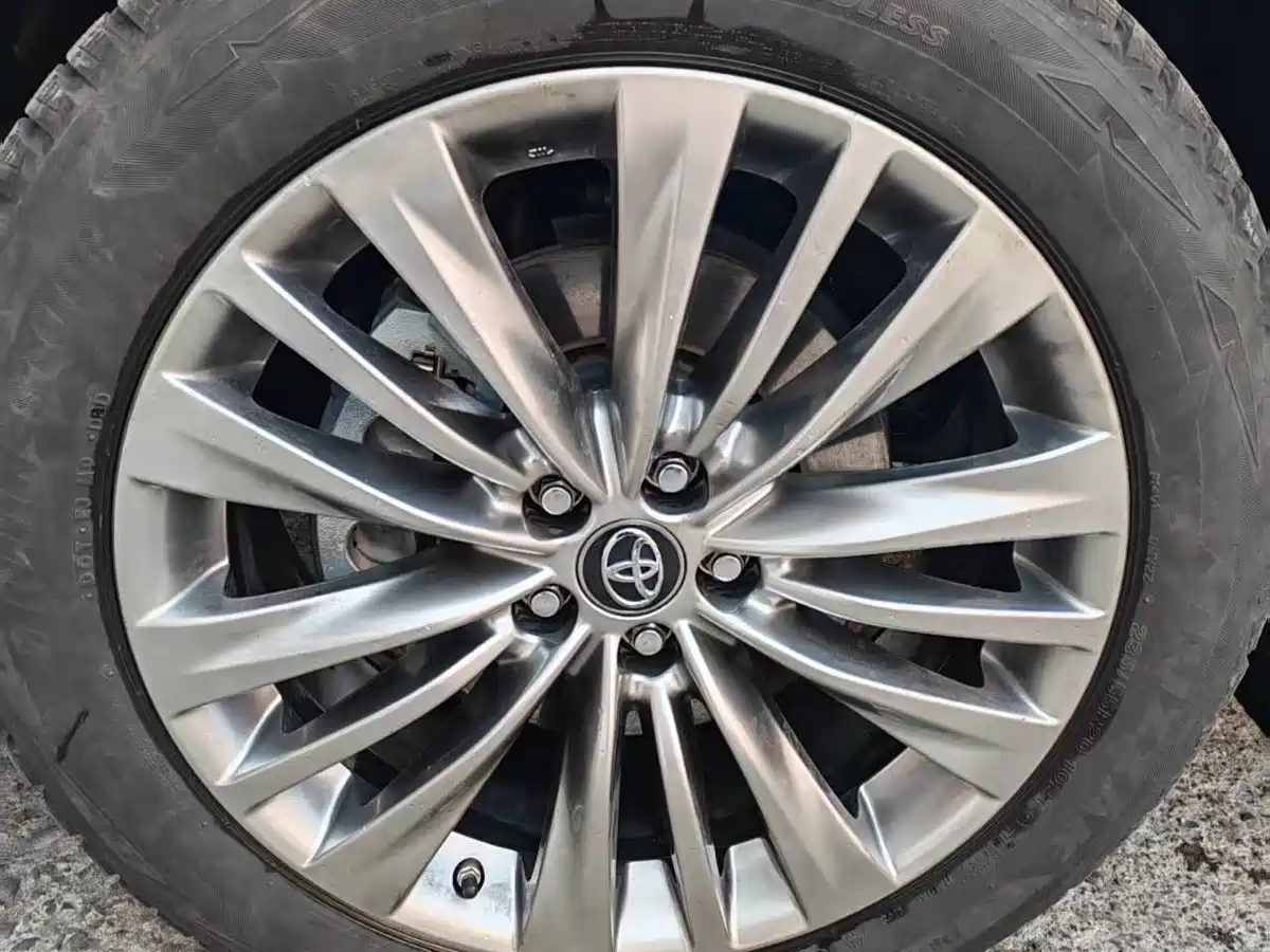 TOYOTA HIGHLANDER