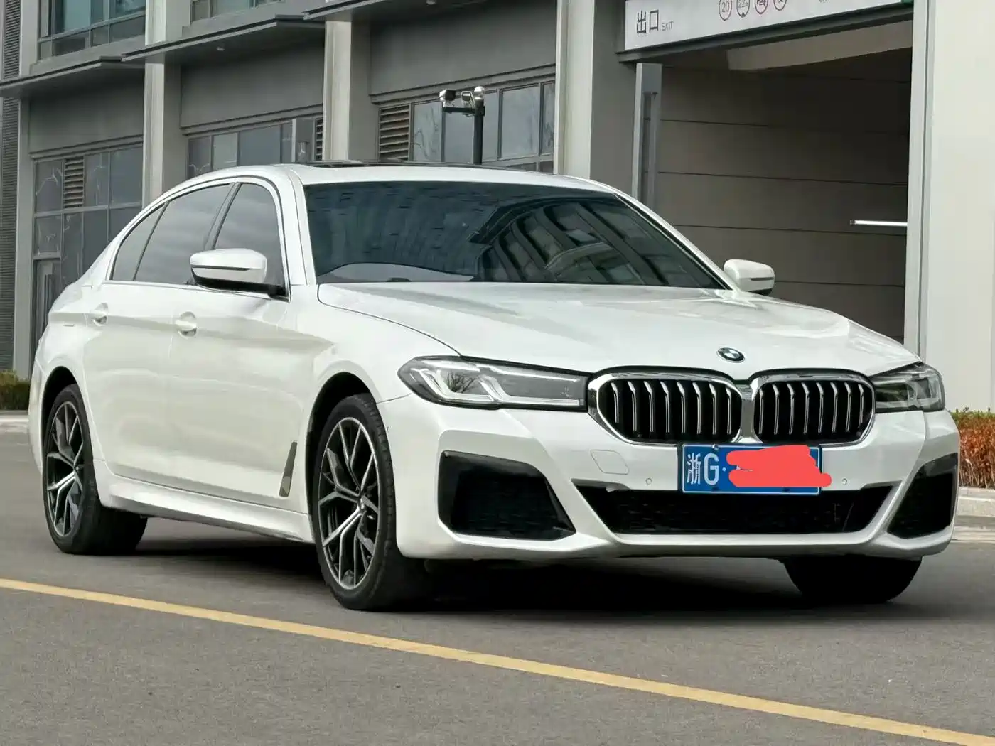 BMW 5 Series 2022 525Li M Sport Package фото 3