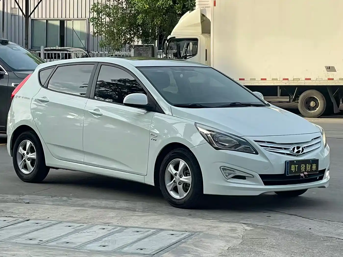 Hyundai Reina 2014 Model 1.4L Automatic GLX фото 3