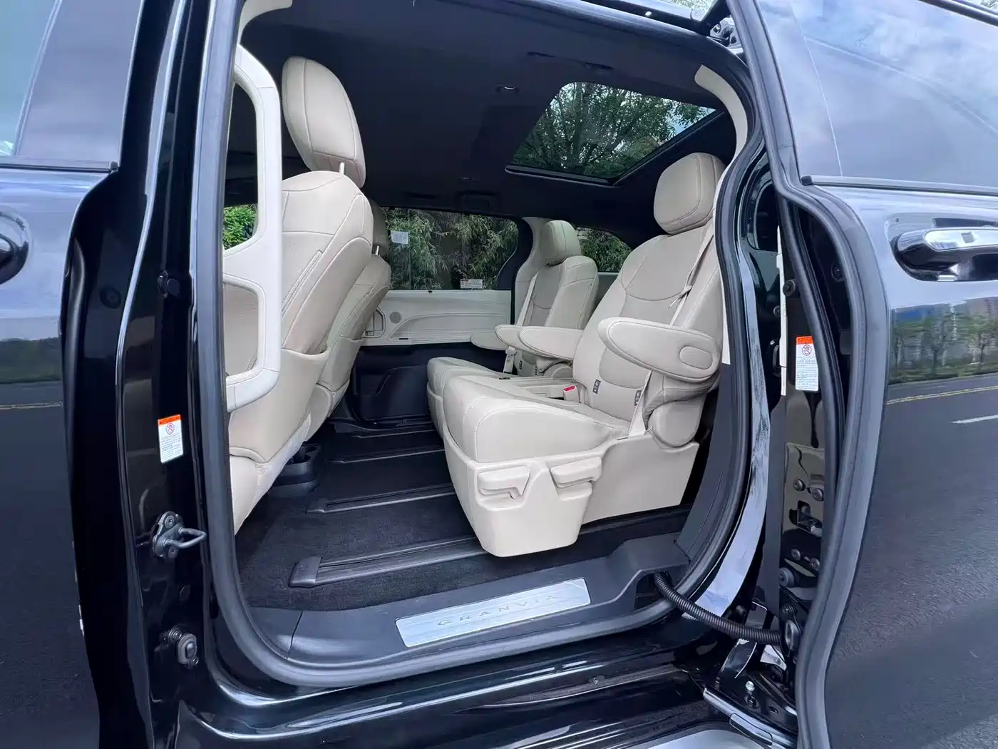 Toyota Granvia 2024 2.5L Hybrid Premium PLUS фото 16