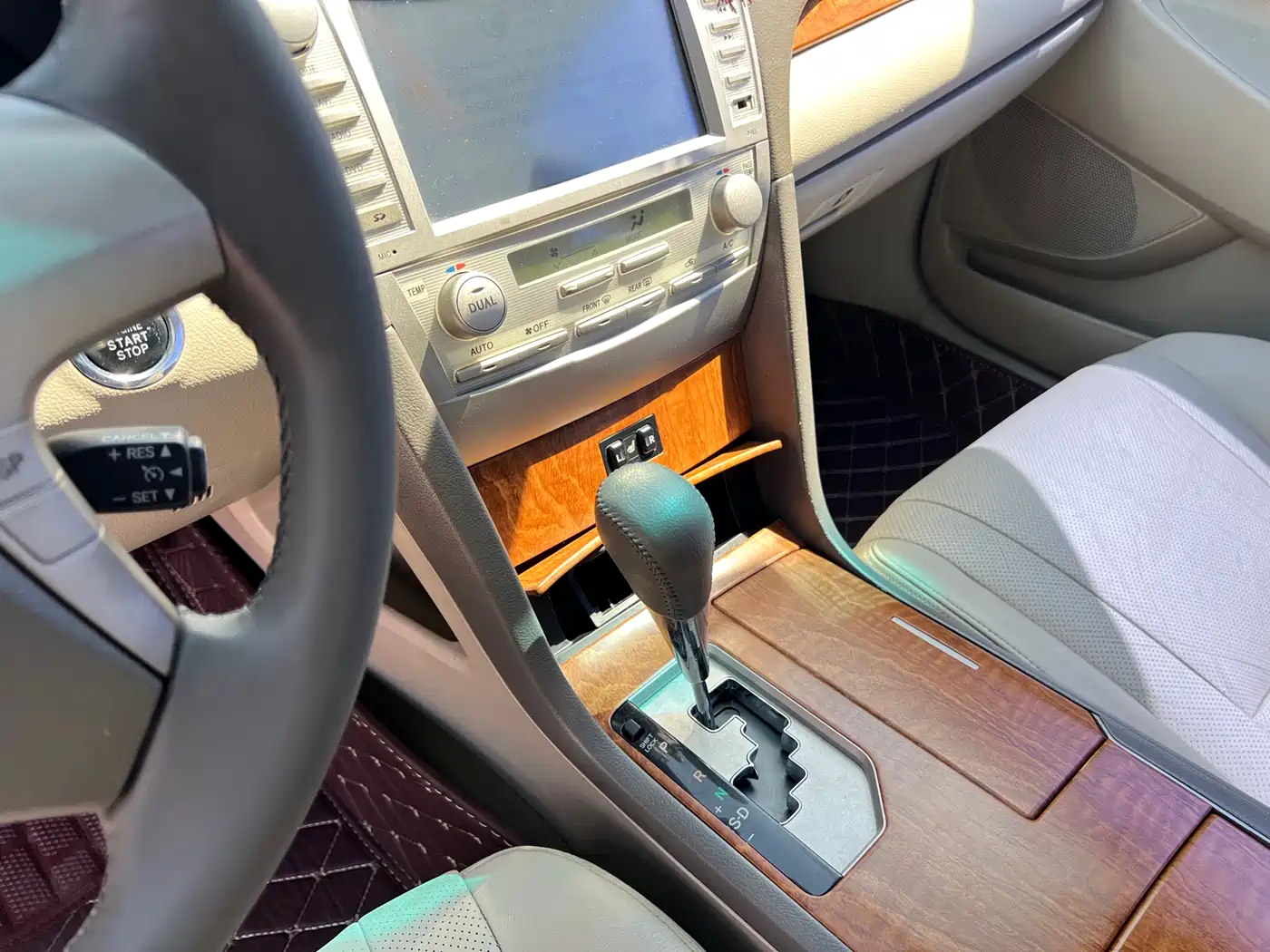 Toyota Camry 2011 240G Luxury Anniversary Edition фото 11