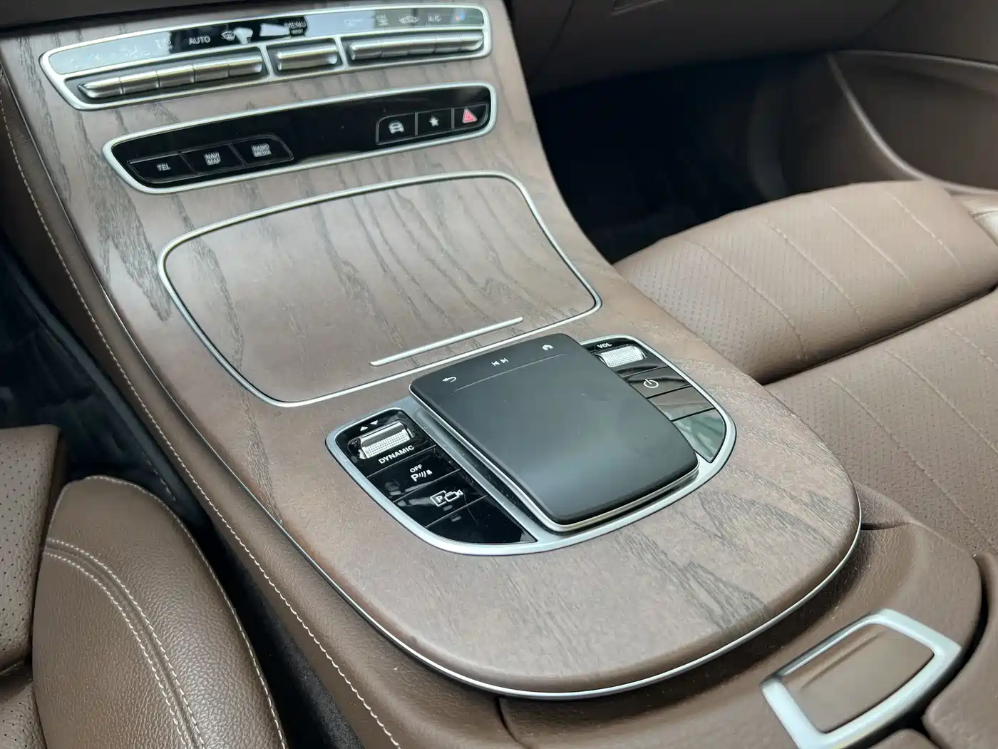 Mercedes-Benz E-Class New Energy 2022 Facelift E 350 e L Plug-in Hybrid Sedan фото 16