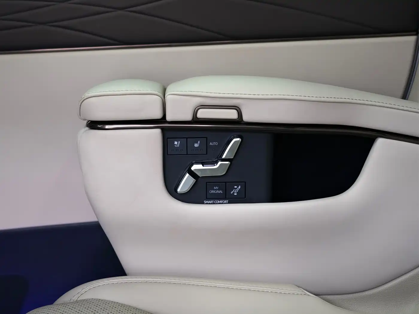 Toyota Alphard 2024 Hybrid 2.5L Ultimate Enjoyment Edition фото 17