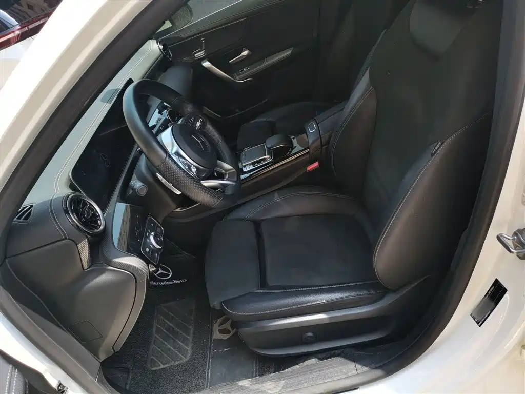 Mercedes-Benz A-Class 2019 A 200 L Sport Sedan фото 8