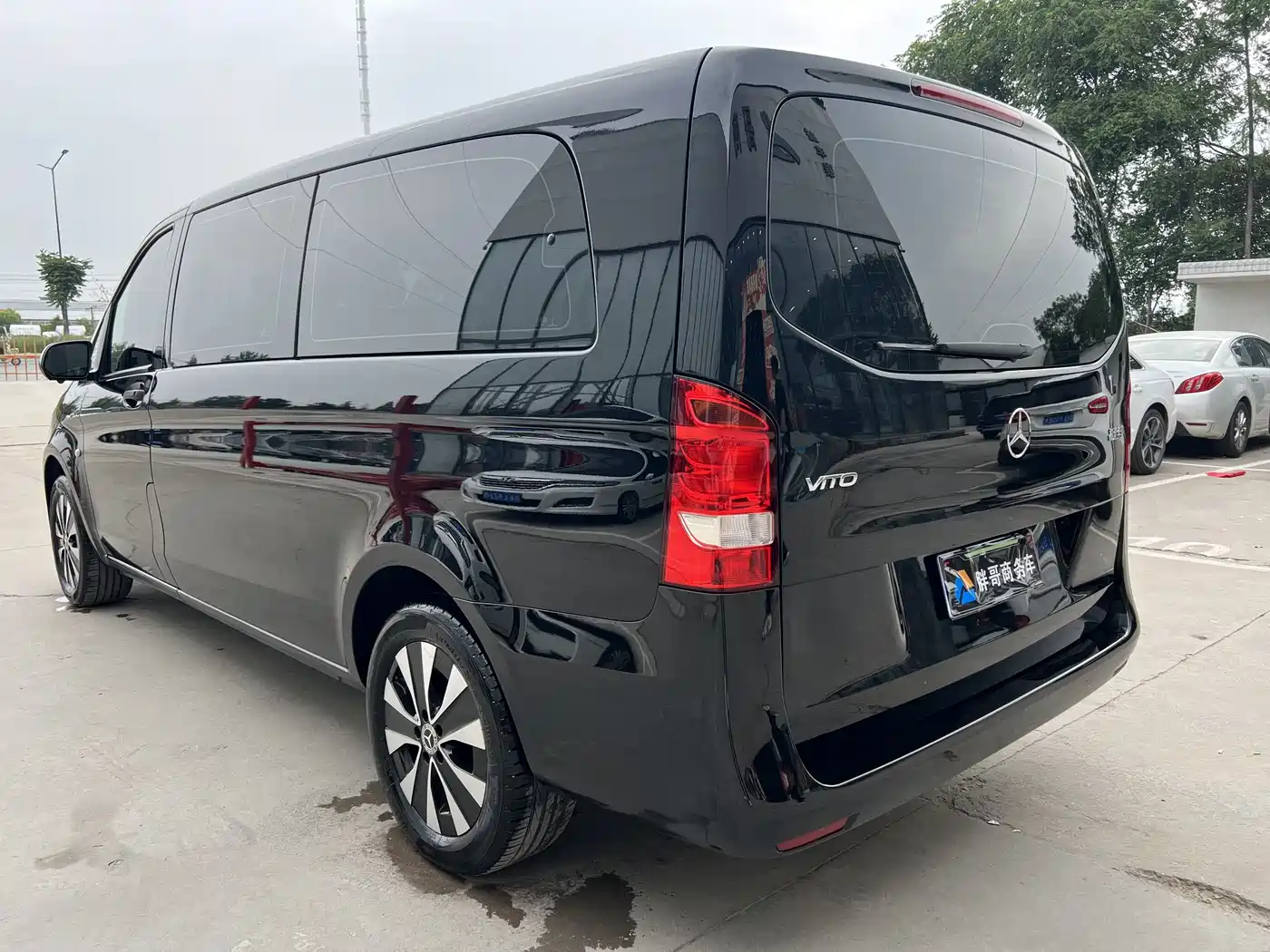 Mercedes-Benz Vito 2023 2.0T Elite 9-Seater фото 11