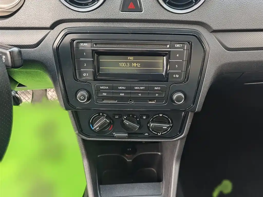 Volkswagen Jetta 2019 Dream Edition 1.4L Manual Fashion фото 16