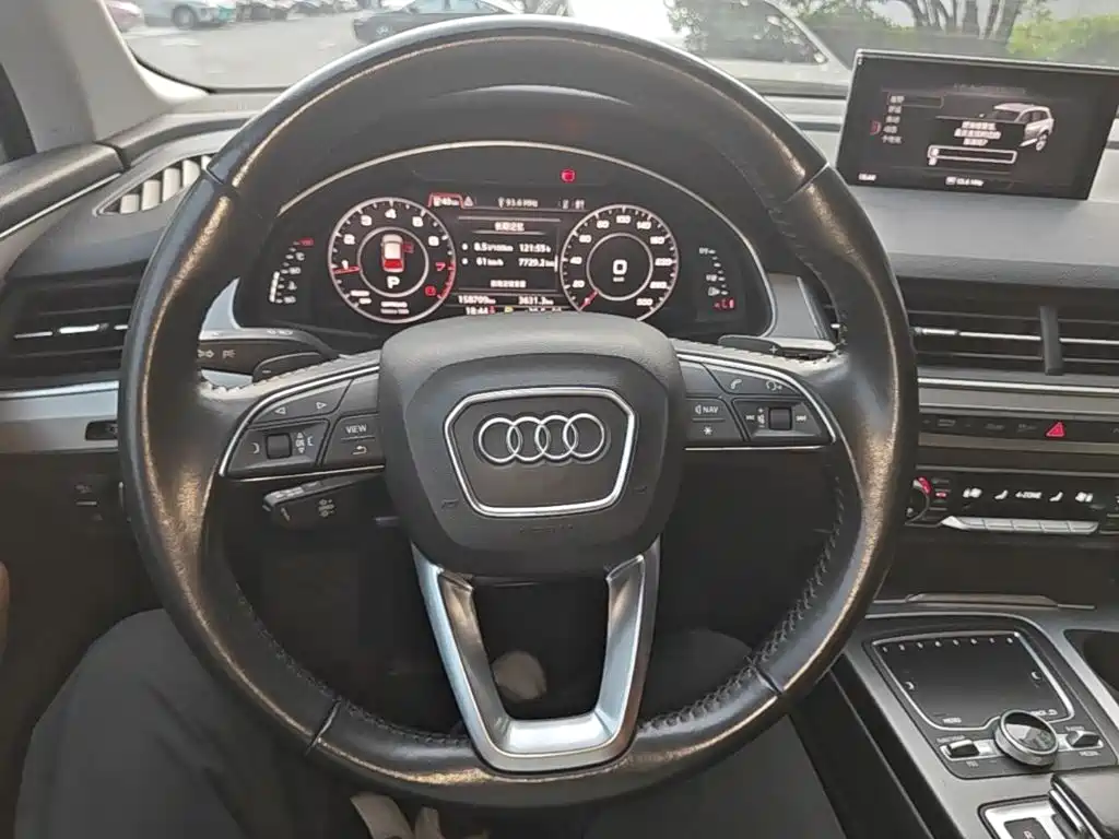 Фото 11 - Audi Q7
