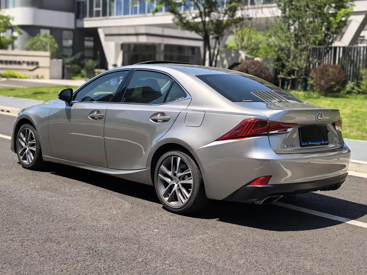 Lexus IS 2017 300 Leading Edition фото 5