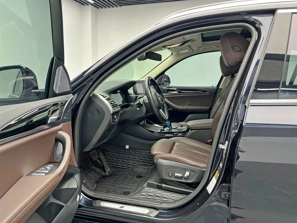 BMW iX3 2022 Leading Edition фото 14