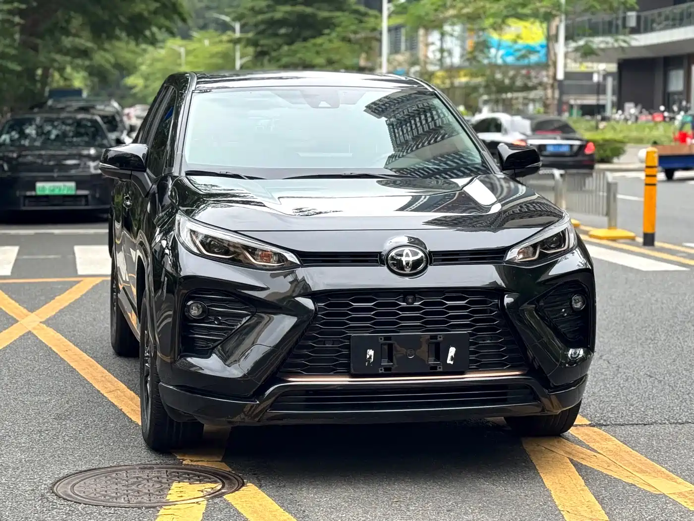 Toyota Wildlander 2022 2.0L CVT 2WD Knight Edition фото 3