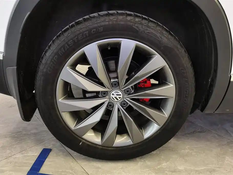 Volkswagen Tayron 2020 330TSI 2WD Luxury Smart Edition фото 6