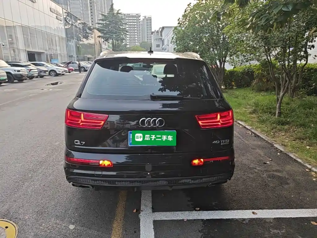Фото 6 - Audi Q7