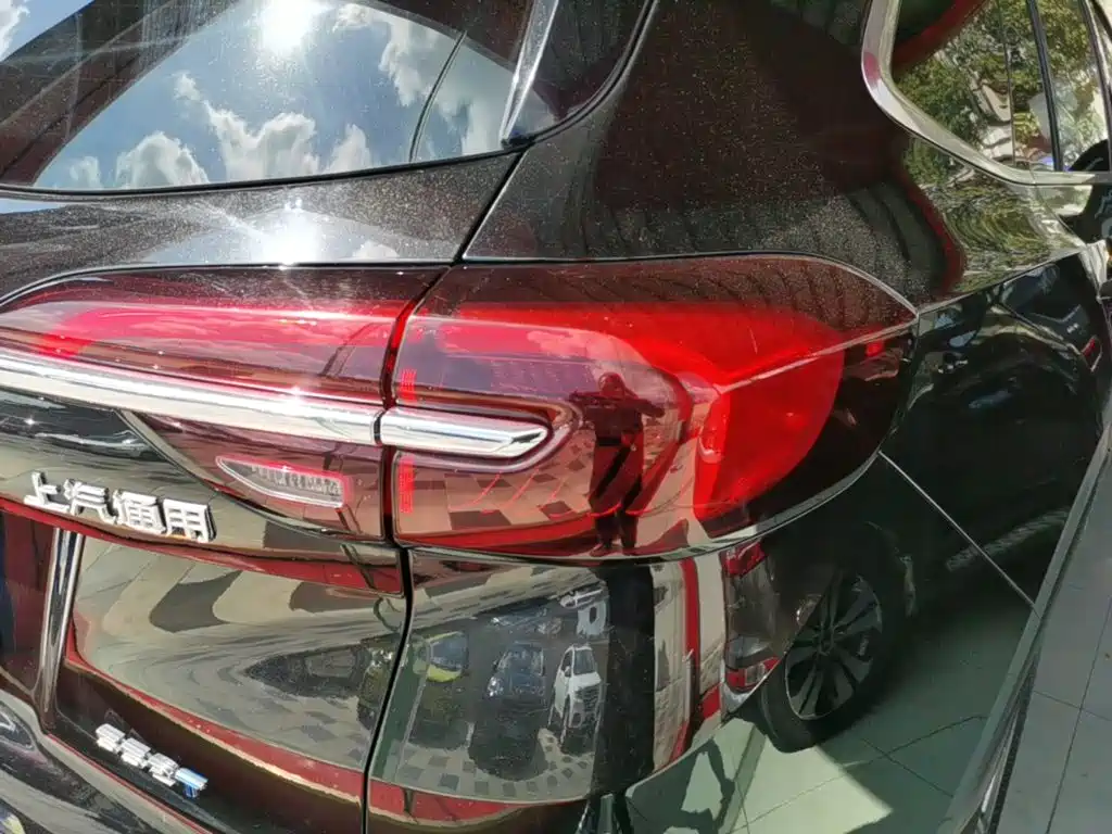 Photo 8 - Buick Envision Plus