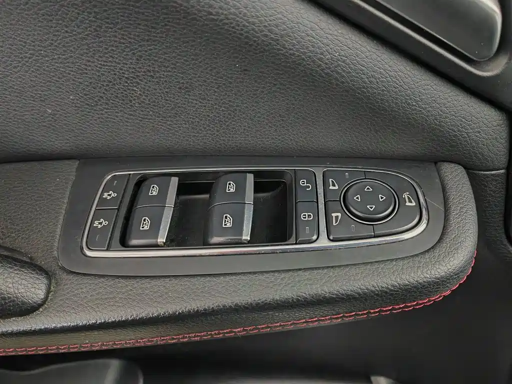 BYD Tang New Energy 2018 DM 2.0T AWD Smart Connection Enjoy Edition 7-Seater China V фото 9