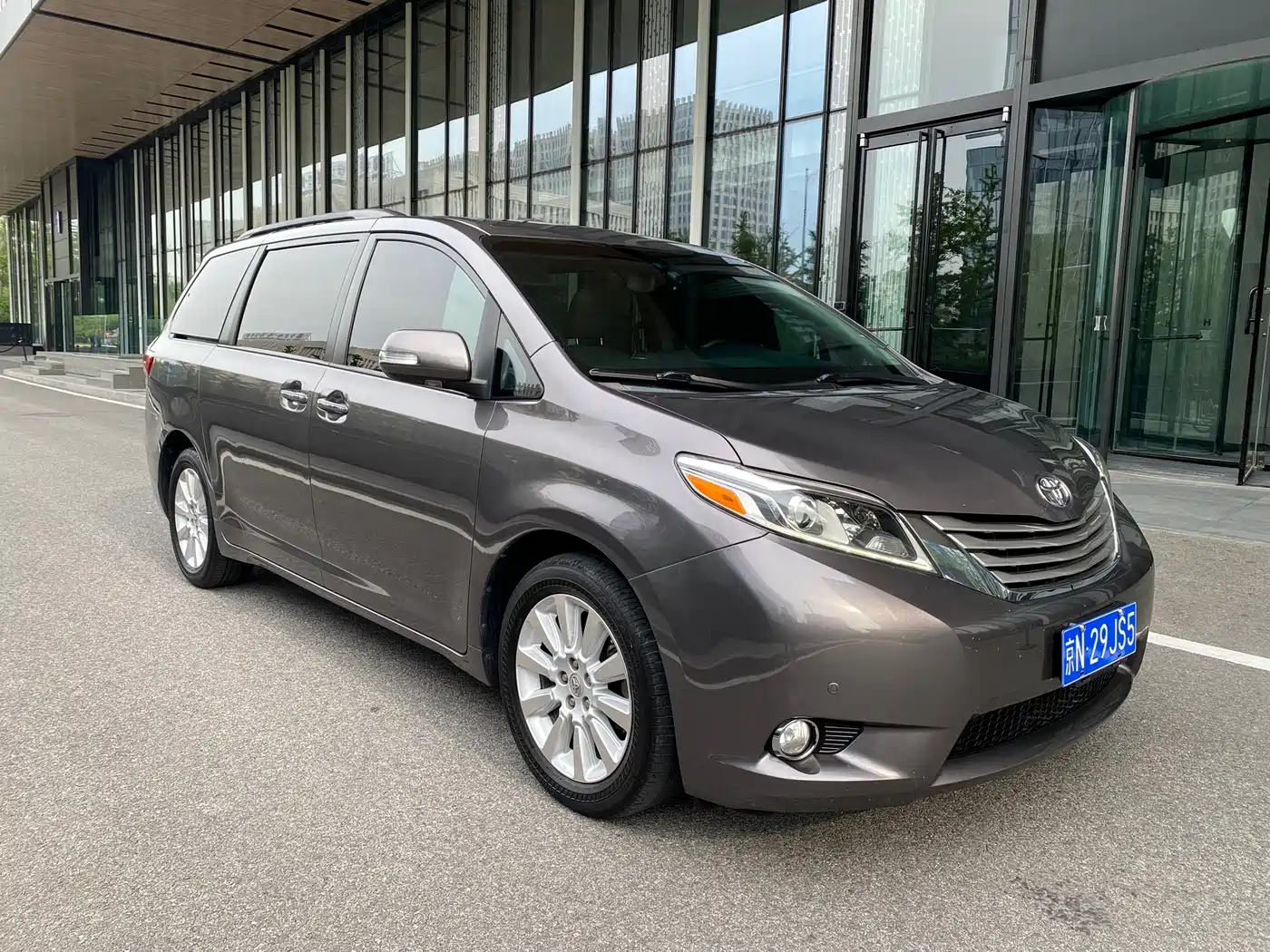 Toyota Sienna 2015 3.5L 4WD L фото 2