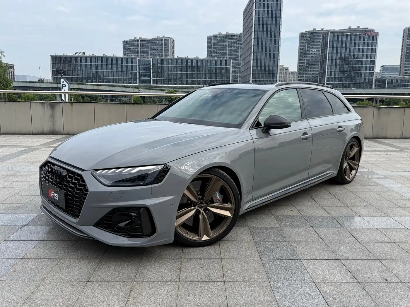 Audi RS 4 2022 RS4 Avant Dark Gold Edition