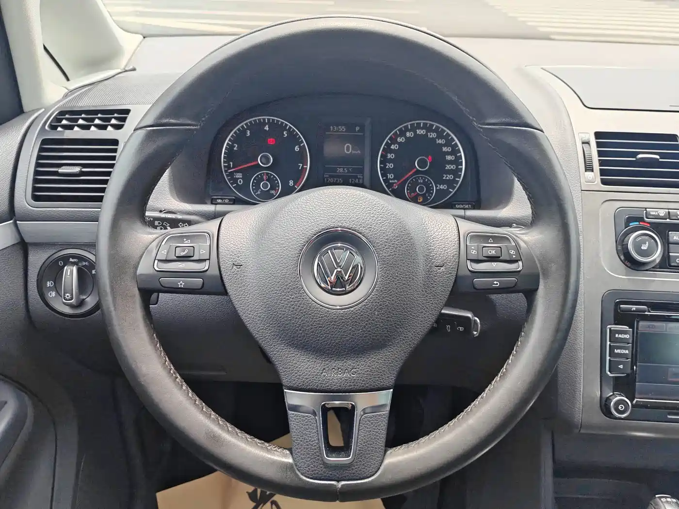 Volkswagen Touran 2013 1.4T DSG Wisdom Edition 5-seater фото 12
