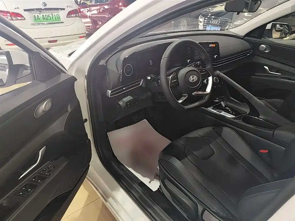 Hyundai Elantra 2023 1.5L CVT GLX Elite Edition фото 15