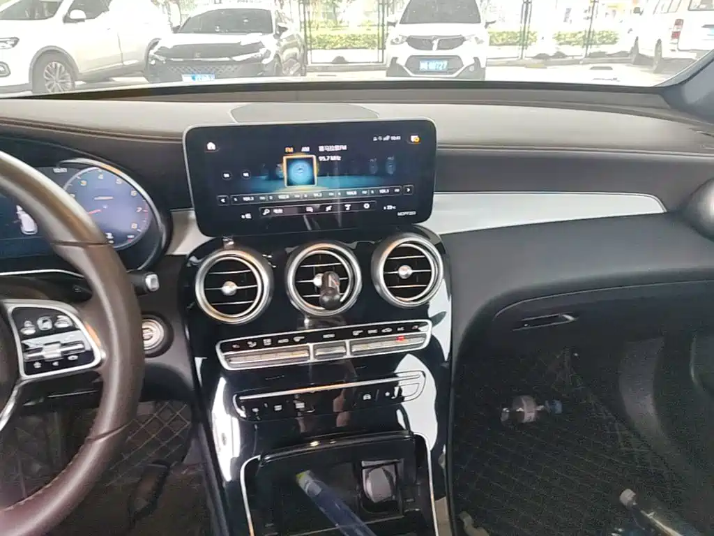 MERCEDES-BENZ GLC