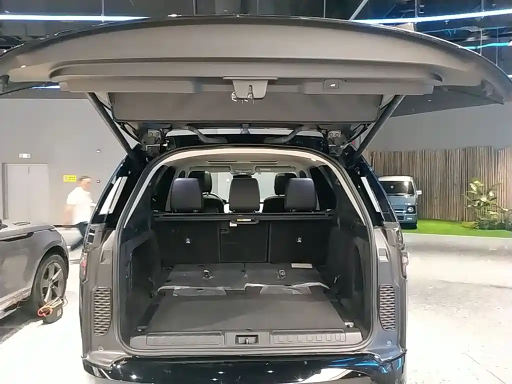 Land Rover Discovery 2023 Facelift 360PS R-Dynamic S фото 19