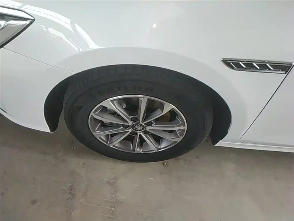 BYD Qin PLUS 2024 Glory Edition DM-i 55KM Leading фото 23