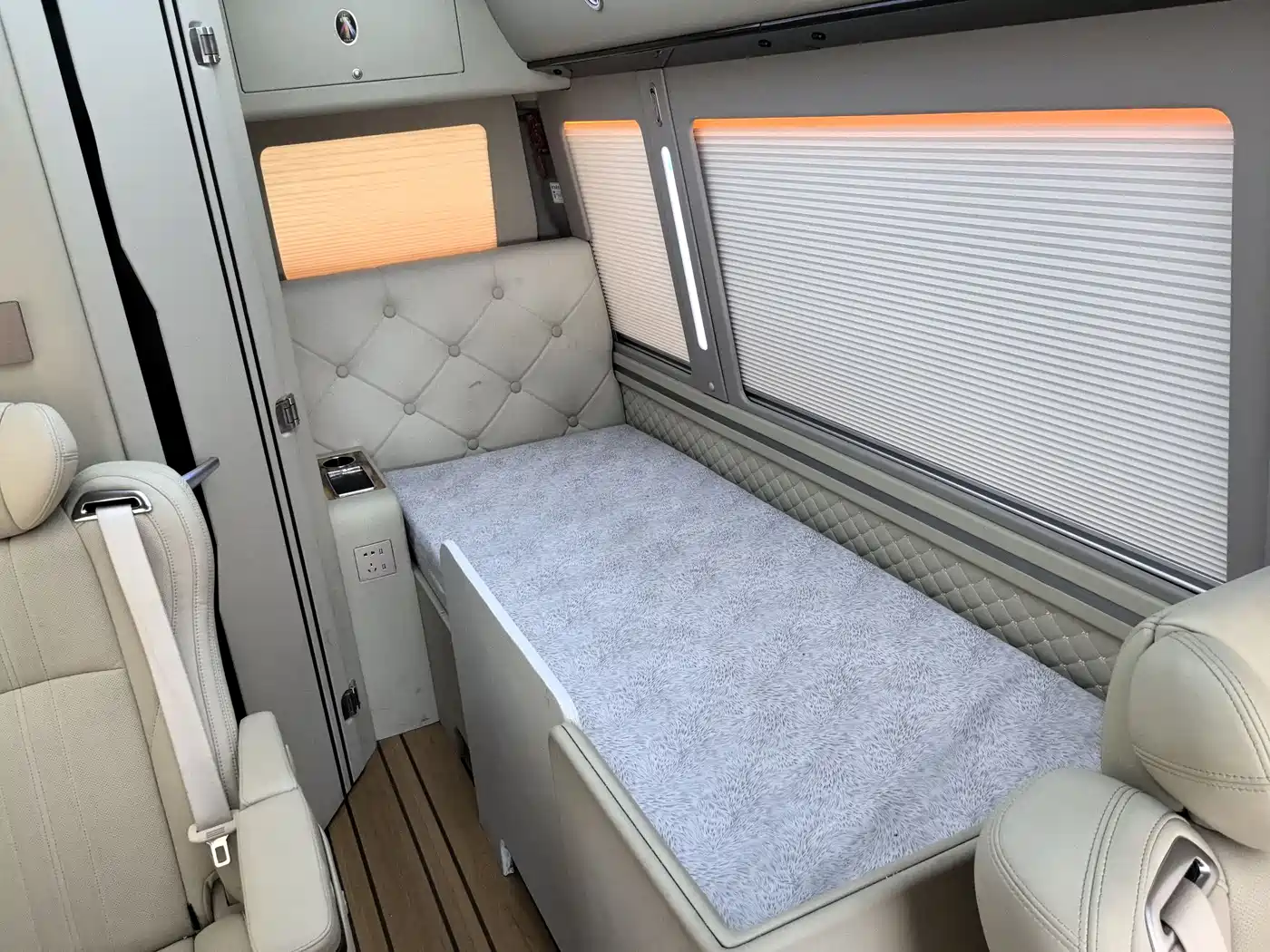 Toyota Coaster 2019 4.0L Luxury Vehicle GRB53L-ZCMEK 20-seater 9GR фото 11
