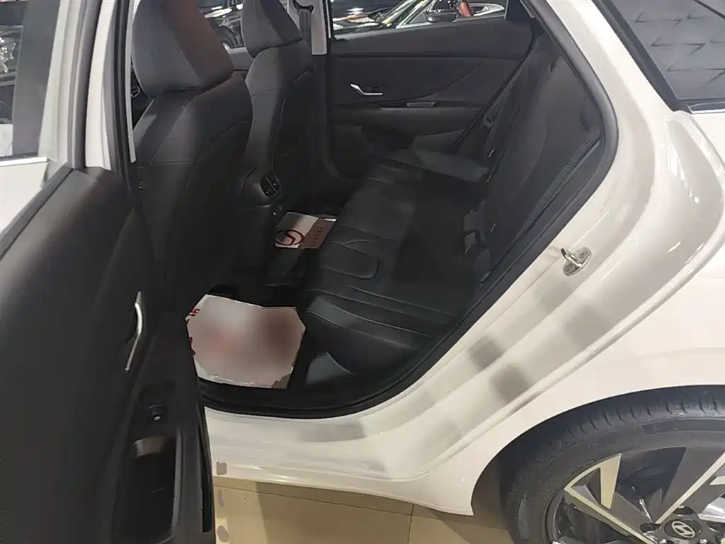 Hyundai Elantra 2023 1.5L CVT GLX Elite Edition фото 16