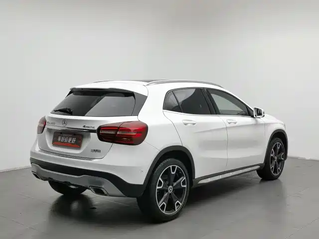 Mercedes-Benz GLA 2017 GLA 220 4MATIC Fashion — фото 2