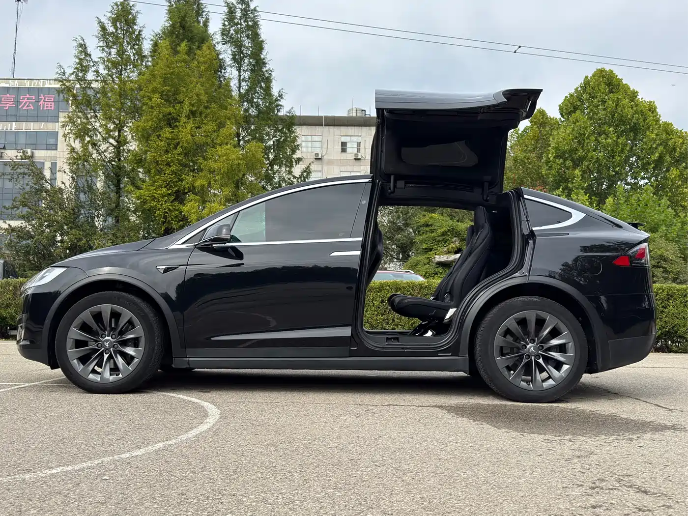 TESLA MODEL X