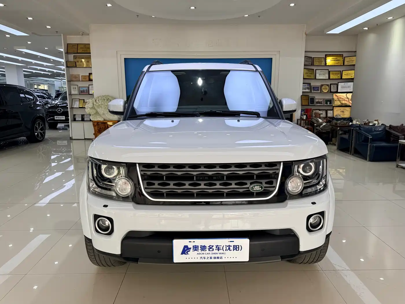Land Rover Discovery 2016 3.0 SC V6 SE фото 2
